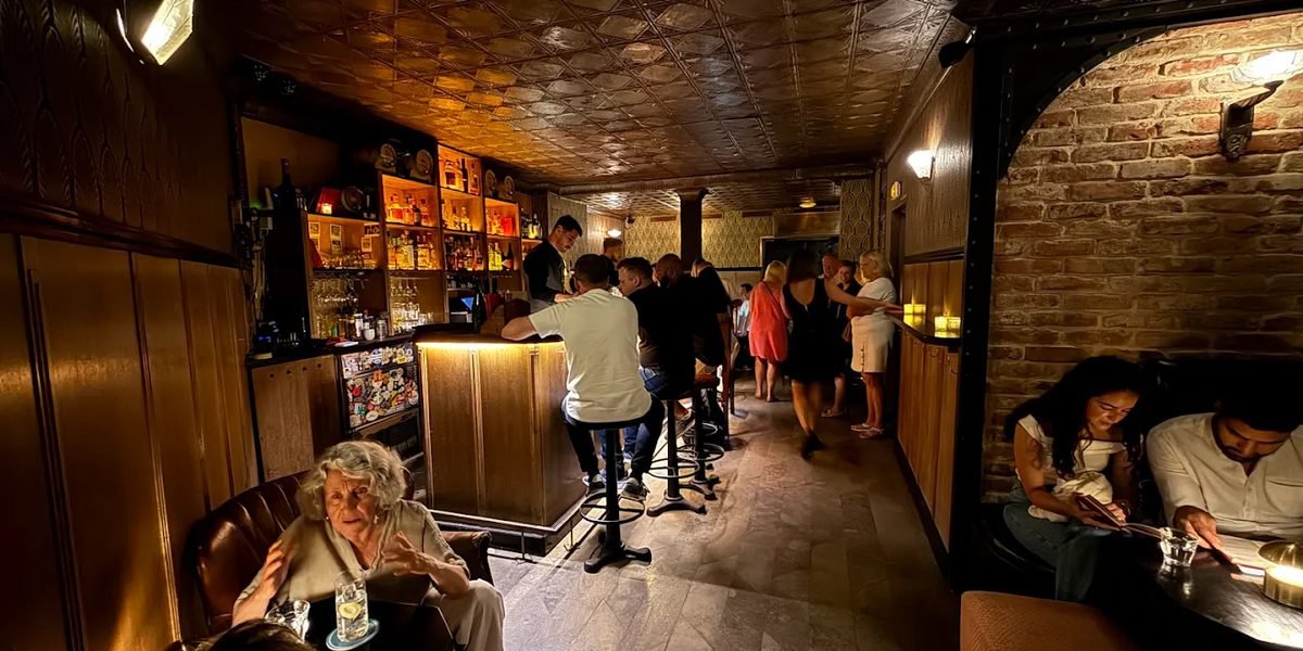 Moonshiner, speakeasy caché derrière la pizzeria Da Vito