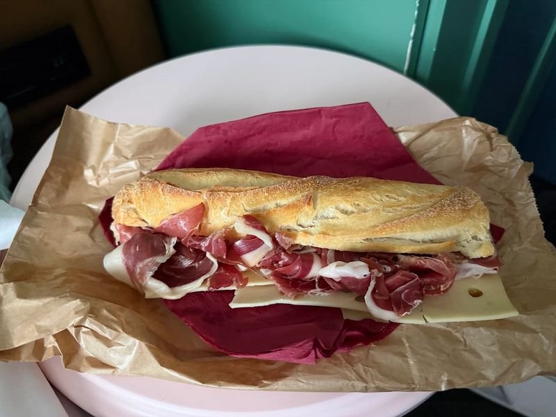 Sandwich jambon - Caractere de Cochon, rue Charlot